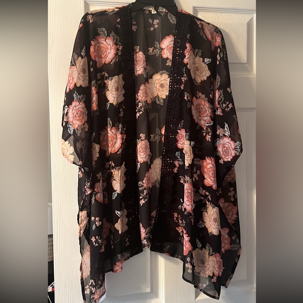 Black floral kimono